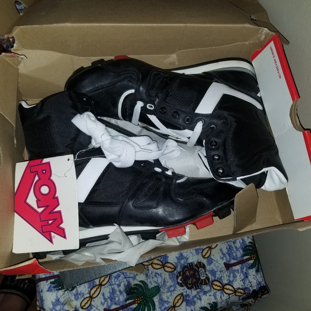 Pony cleats NWT